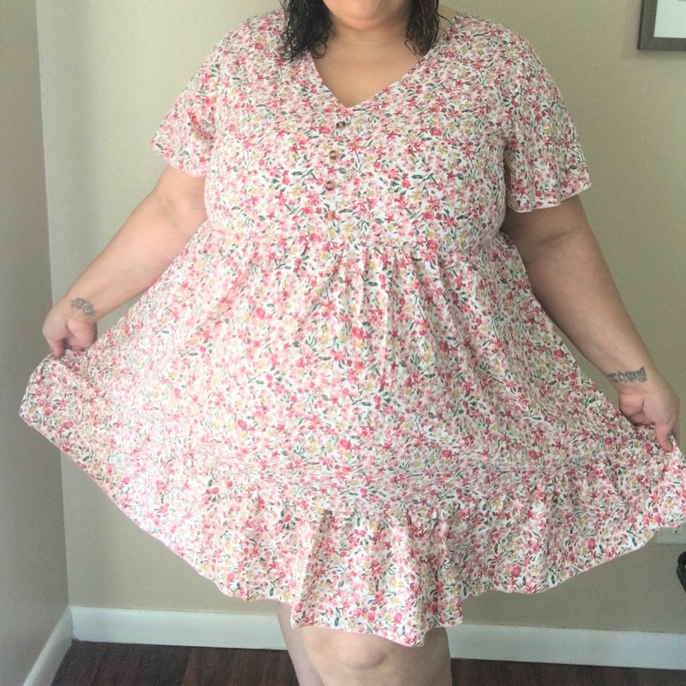 PLUS SIZE BUTTONED FRONT DITSY FLORAL DRESS